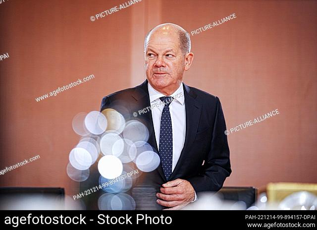 14 December 2022, Berlin: Chancellor Olaf Scholz (SPD) attends the meeting of the Federal Cabinet at the Federal Chancellery