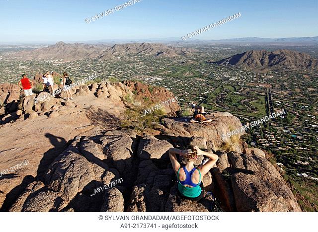 USA, Arizona, Phoenix, hiking on the Camelback mountain, 467 m high