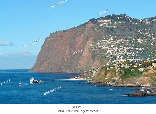 Portugal, island Madeira, Sao Martinho, landing place, ships, steep-coast Cabo Girao, lake, South-coast, coast-landscape, coast, rock-coast, cliffs, village