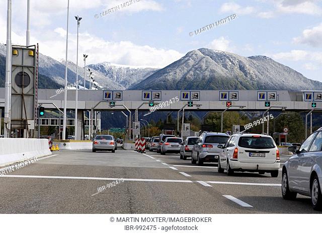 Car queue at a tollbooth on the Brenner motorway between Austria and South Tyrol, Tyrol, Italy, Austria, Europe