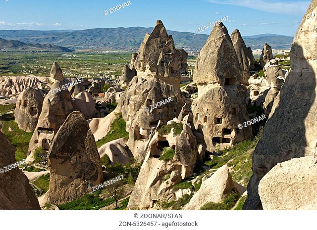 Erosionslandschaft mit Tuffsteintürmen, UNESCO Weltkulturerbe Göreme Nationalpark und die Felsendenkmäler von Kappadokien, Uchisar
