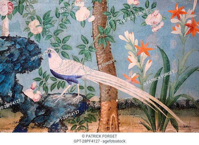 DETAIL OF THE CHINESE WALLPAPER DATING FROM THE 18TH CENTURY, CHINESE SALON, CHATEAU DE MAINTENoN, EURE-ET-LOIR 28, FRANCE
