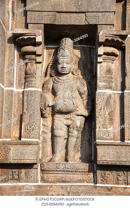 Carved idols on the Gopuram of Nataraja Temple. Chidambaram, Tamil Nadu, India