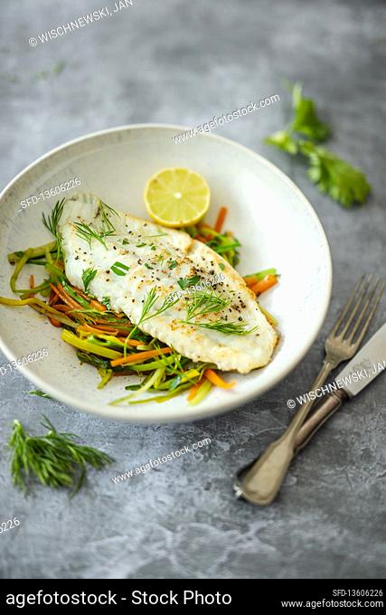 Turbot with vegetable strips and ginger (low carb)