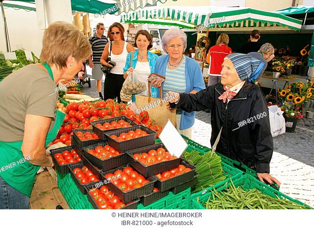 Produce stand at a weekly farmer's market in Muehldorf am Inn, Upper Bavaria, Germany, Europe