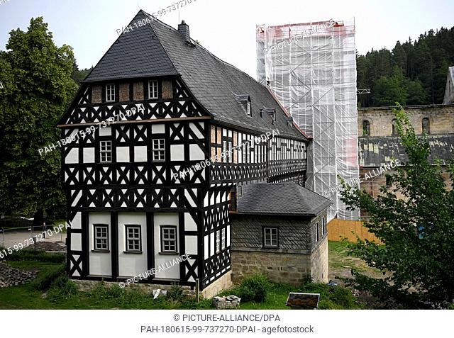 15 June 2018, Germany, Koenigsee-Rottenbach: The historic forestry office building Paulinzella was recently restored and has been in use for the past 500 years