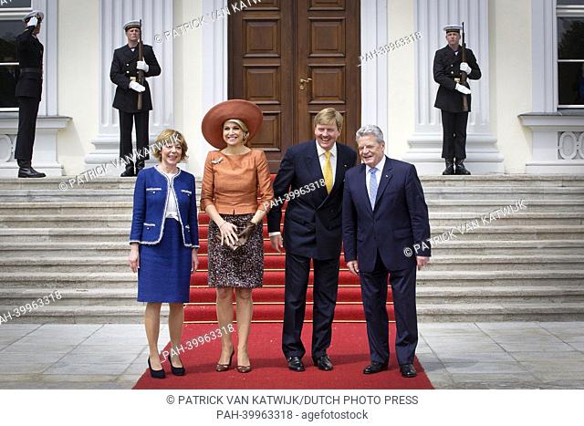 German President Joachim Gauck (R) and his partner Daniela Schadt (L) welcome the Dutch King Willem-Alexander and Queen Maxima outside of Bellevue Palace in...