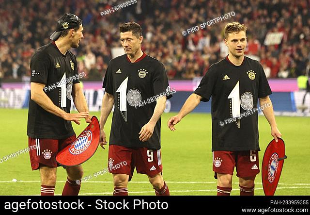 firo: Fuvuball: Soccer: 04/23/2022 1st Bundesliga, season 2021/2022 31st matchday FC Bayern Mvºnchen - Borussia Dortmund 3: 1, Leon Goretzka, Robert Lewandowski