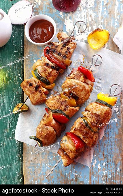 Chicken skewers with paprika and zucchini