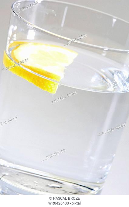 Close-up of a slice of lemon in a glass of mineral water
