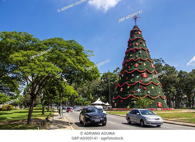 Christmas tree mounted, Ibirapuera Park, Capital, São Paulo, Brazil