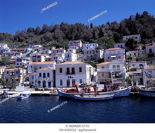 Griechenland, Saronische Inseln, Poros, GR-Poros-Stadt, Stadtansicht, Panoramablick, Hafen Poros, Uferpromenade, Boote am Landesteg, Greece