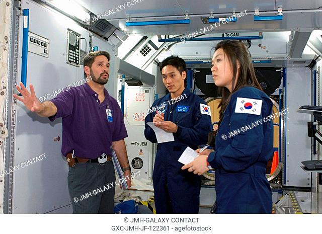 San Ko (center) and So-yeon Yi (right), South Korean prime and backup spaceflight participants, respectively, participate in a space station hardware training...