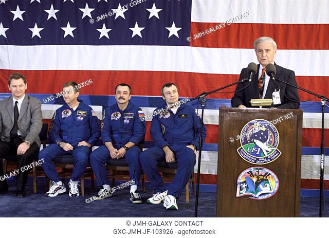 Johnson Space Center's (JSC) Acting Director Roy S. Estess speaks from the lectern in Hangar 990 at Ellington Field during the STS-108 and Expedition Three crew...