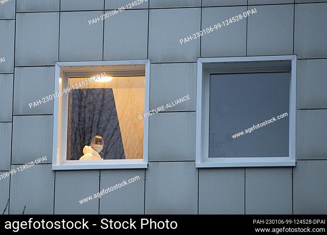 06 January 2023, Berlin: A police trace investigator works in an apartment in Berlin-Lichtenberg. A 52-year-old woman had been found dead in her apartment in...