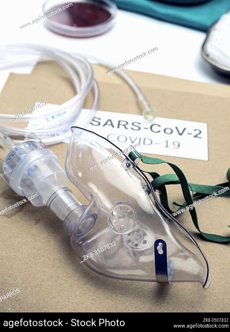 Oxygen mask and nebulizers ready to apply, concept image