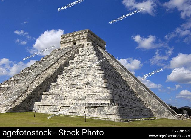 El Castillo, Pyramid of Kukulkan, Chichen Itza, Yucatan, Mexico, Central America