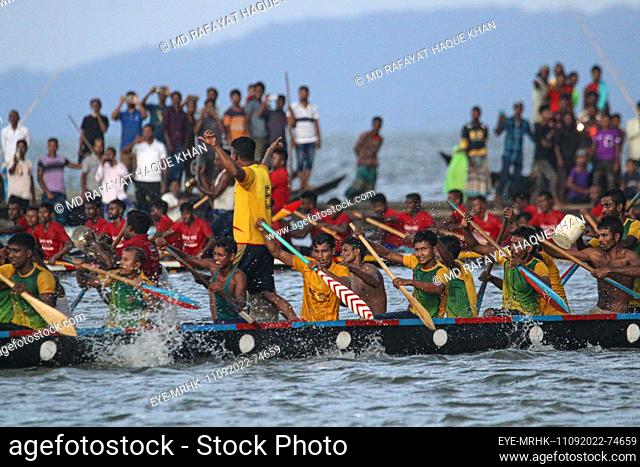 September 11, 2022, Sylhet, Bangladesh:Participants take part during the annual competition 'Badrul Alam Boat Race 2022' was held at Hakaluki Haor on September...