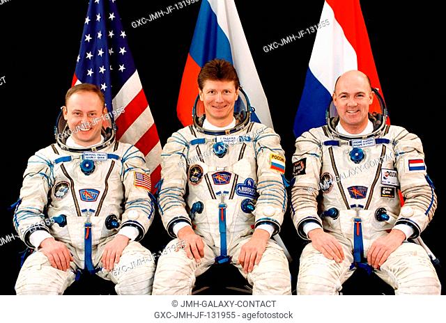 The Expedition 9 crewmembers and European Space Agency (ESA) Soyuz crewmember Andre Kuipers (right) of the Netherlands, wearing Russian Sokol suits