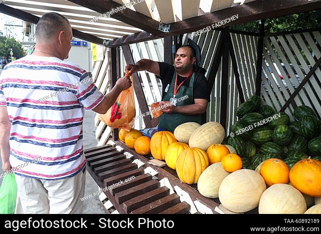 RUSSIA, MOSCOW - AUGUST 5, 2023: A street vendor sells melons and watermelons in Tishinskaya Square. Sergei Fadeichev/TASS