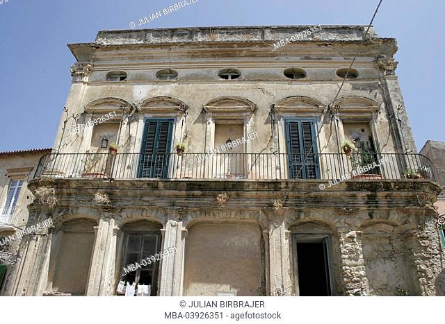 Italy, Calabria, Tropea, residence, facade, detail, South-Italy, place, house, buildings, balcony, balcony-doors, windows, to, house-facade, descended, damages