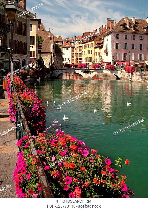 France, Annecy, Haute-Savoie, Rhone-Alpes, Europe, Thiou Canal, village, old quarter, flower-covered bridges and pedestrian streets
