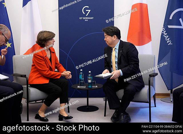 04 November 2022, North Rhine-Westphalia, Münster: French Foreign Minister Catherine Colonna (l) and Japanese Foreign Minister Yoshimasa Hayashi meet for...