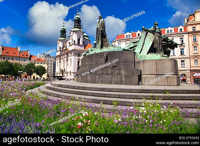 St. Nicholas Church and Jan Hus Memorial in Staromestske Namesti (Old Town Square), Prague, Czech Republic, Europe