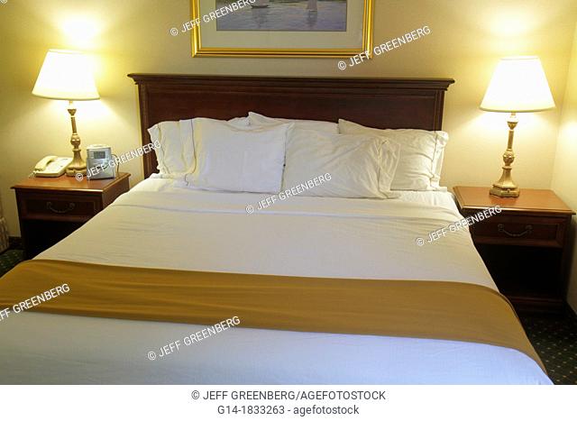 Rhode Island, Newport, Middletown, Holiday Inn Express, motel, hotel, guest room, king-size bed, made, lamps, tables