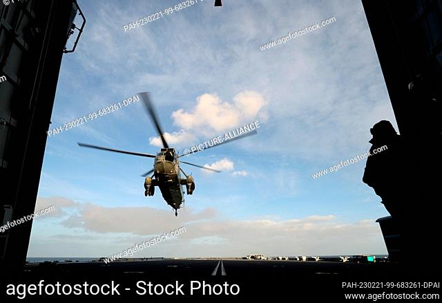 21 February 2023, Schleswig-Holstein, Eckernförde: A ""Sea King MK41"" helicopter of the German Armed Forces with Defense Minister Pistorius on board takes off...