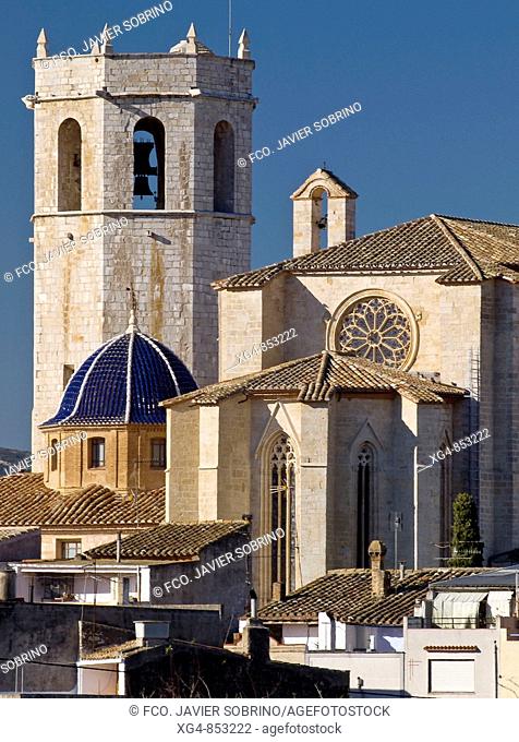 Gothic church of Santa Maria (14th century) with the bell tower and polygonal apse in foreground, San Mateo. Baix Maestrat, Castellon province