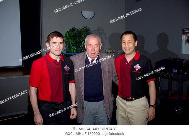 Former JSC Director George W. S. Abbey (center) poses for a photo with cosmonaut Yuri I. Malenchenko (left), Expedition 7 mission commander