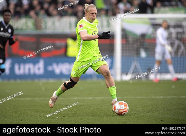 Xaver SCHLAGER (WOB), single action with ball, action, VfL Wolfsburg (WOB) - DSC Arminia Bielefeld (BI) 4: 0, on April 9th, 2022 in Wolfsburg / Germany