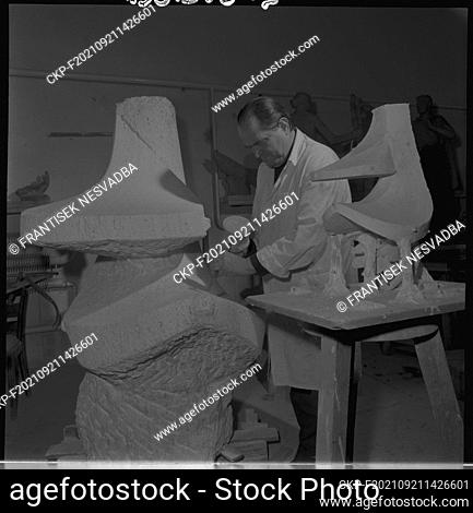 ***JANUARY 9, 1975, FILE PHOTO***  Laureate of the Kl.Gottwald State Prize akad. sculptor Jiri Habarta. The latest work on which the laureate of the Klement...