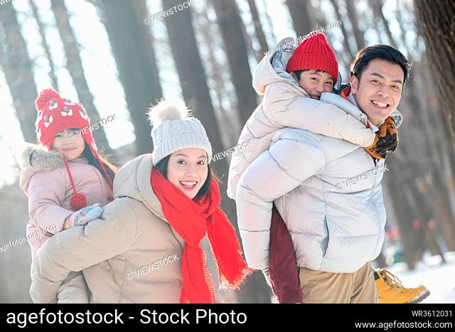 The snow to play happy family