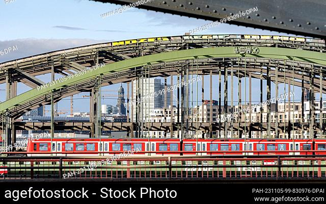31 October 2023, Hamburg: View through the Eisenbahnelbbrücke in west direction to new residential buildings in the Hafencity and the Michel