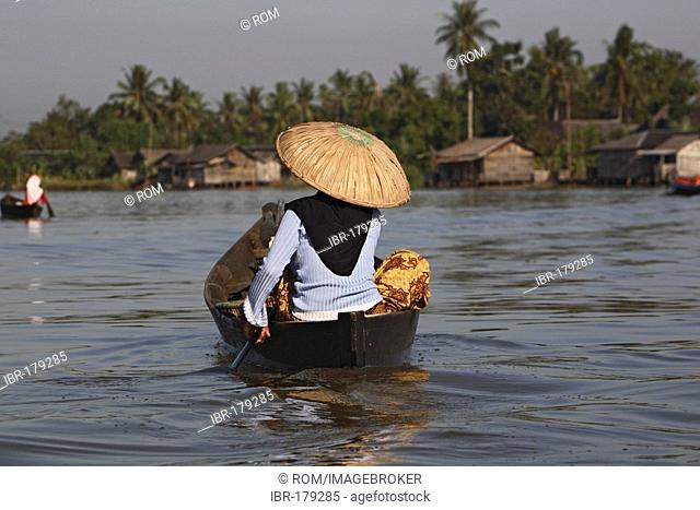 Woman on the way to floating market near Banjarmasin, South-Kalimantan, Borneo, Indonesia