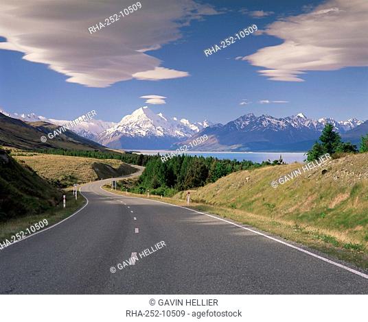 Road leading to Mount Cook National Park, Mount Cook Aoraki, Southern Alps, Mackenzie Country, South Canterbury, Canterbury, South Island, New Zealand, Pacific