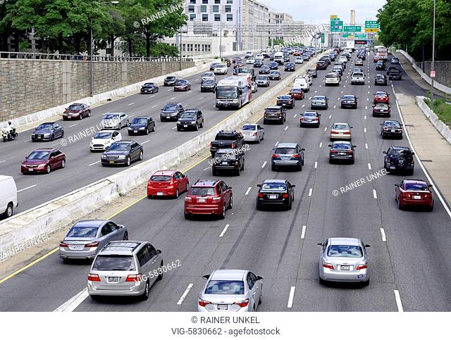 USA : Traffic on inner city highway in Washington , 26.05.2017 - Washington, District of Columbia, USA, 26/05/2017