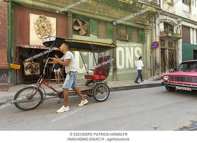 Cuba, Ciudad de la Habana province, Havana, Habana Vieja district listed as World Heritage by UNESCO, rickshaw in front of the art galery Ojo del Ciclon on...