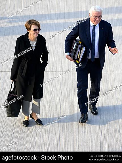 31 October 2022, Brandenburg, Schönefeld: German President Frank-Walter Steinmeier and his wife Elke Büdenbender walk on the military section from Berlin...