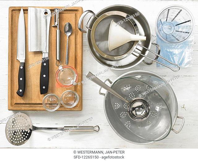 Kitchen utensils for making a poultry broth