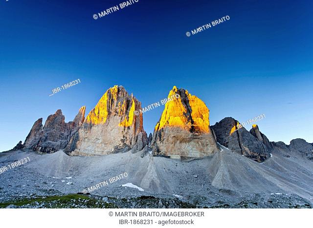 Tre Cime di Lavaredo or Drei Zinnen peaks, Hochpustertal valley, Sexten Dolomites, Dolomites, province of Bolzano-Bozen, Italy, Europe