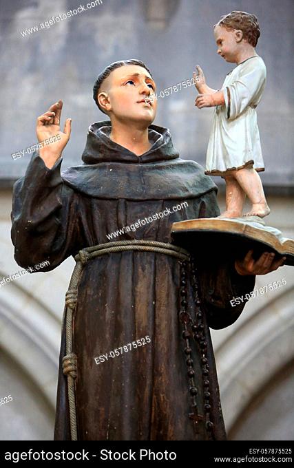 Statue of Saint Anthony of Padua and the infant Jesus Christ. Saint-Etienne de Meaux Cathedral. Meaux. Seine et Marne. France. Europe