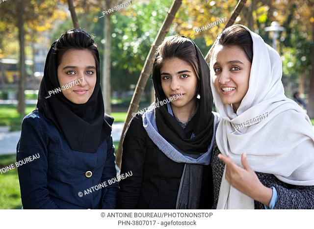Women dating women in Isfahan
