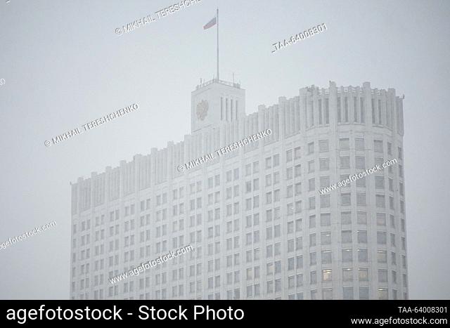 RUSSIA, MOSCOW - OCTOBER 27, 2023: Snow hazes the House of the Government on Krasnopresnenskaya Embankment. Mikhail Tereshchenko/TASS