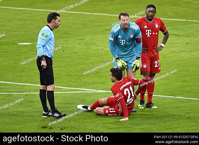 21 November 2020, Munich: Football: Bundesliga, Bayern Munich - Werder Bremen, 8th matchday, in the Allianz Arena. Bavaria's Lucas Hernandez injured off the...