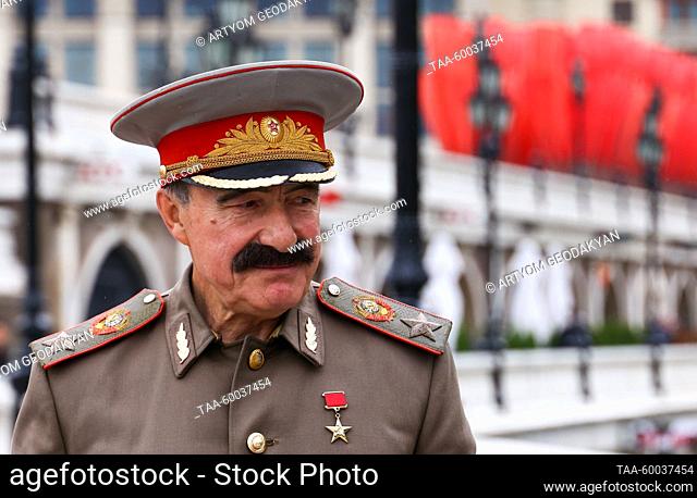 RUSSIA, MOSCOW - JUNE 24, 2023: A street performer dressed as Joseph Stalin is seen in Manezhnaya Square in central Moscow. Artyom Geodakyan/TASS