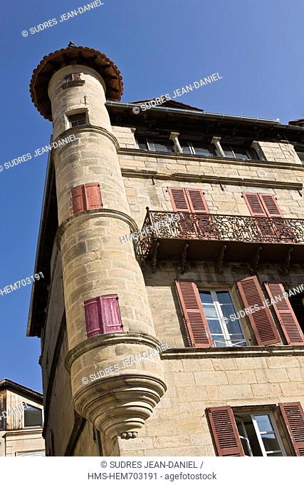 France, Lot, Figeac, Cisteron House, 18 Place Carnot above a ground floor of the twelfth century, sober facades rise from the seventeenth century on both sides...