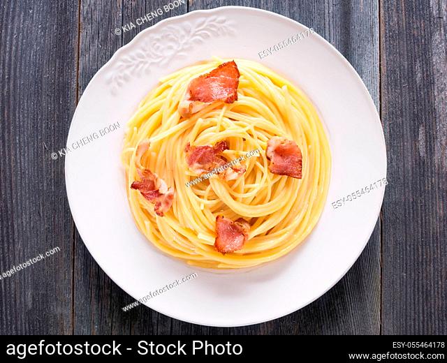 pasta dish, spaghetti carbonara